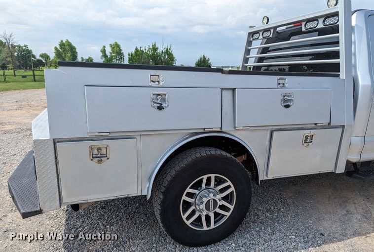 image for item MX9293 2018 Ford  F350 Super Duty  Crew Cab utility bed pickup truck
