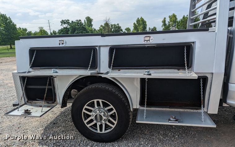 image for item MX9293 2018 Ford  F350 Super Duty  Crew Cab utility bed pickup truck