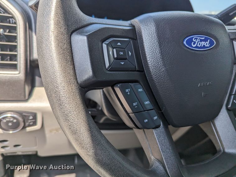 image for item MX9293 2018 Ford  F350 Super Duty  Crew Cab utility bed pickup truck