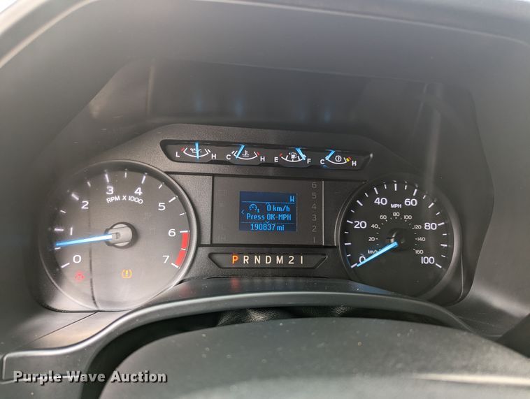 image for item MX9293 2018 Ford  F350 Super Duty  Crew Cab utility bed pickup truck