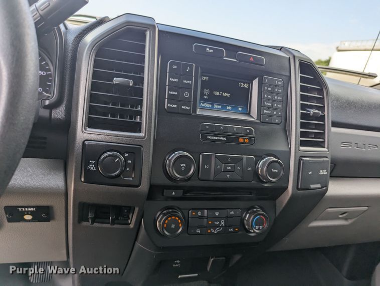 image for item MX9293 2018 Ford  F350 Super Duty  Crew Cab utility bed pickup truck