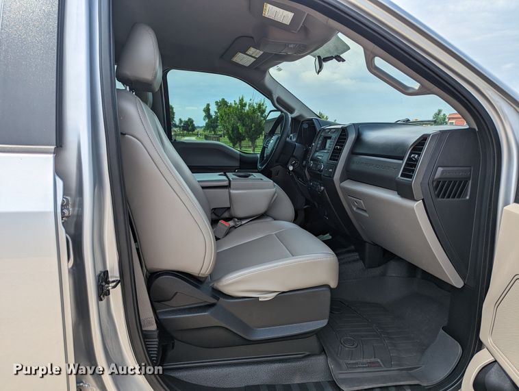 image for item MX9293 2018 Ford  F350 Super Duty  Crew Cab utility bed pickup truck