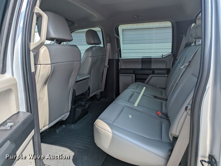 image for item MX9293 2018 Ford  F350 Super Duty  Crew Cab utility bed pickup truck