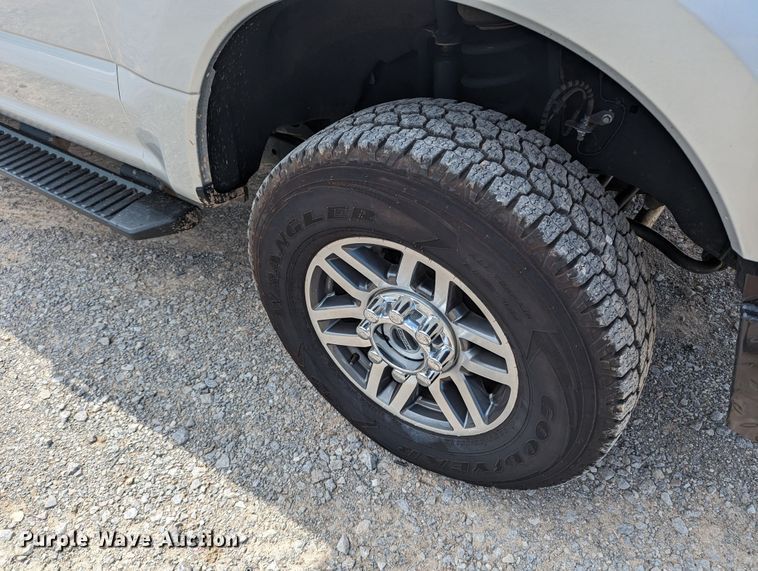 image for item MX9293 2018 Ford  F350 Super Duty  Crew Cab utility bed pickup truck