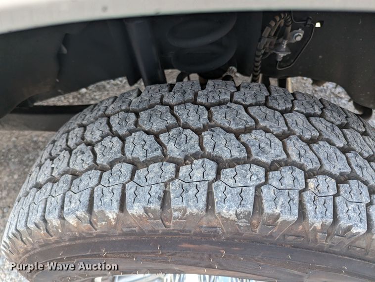 image for item MX9293 2018 Ford  F350 Super Duty  Crew Cab utility bed pickup truck