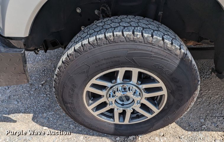 image for item MX9293 2018 Ford  F350 Super Duty  Crew Cab utility bed pickup truck