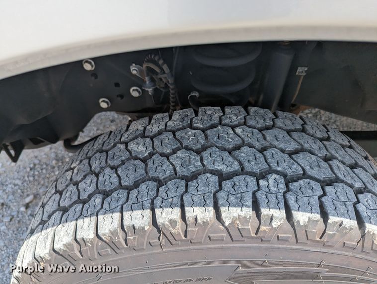 image for item MX9293 2018 Ford  F350 Super Duty  Crew Cab utility bed pickup truck