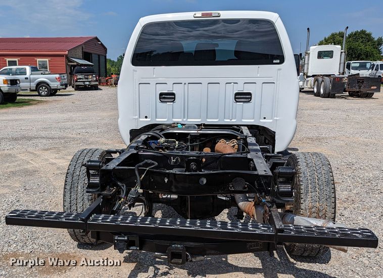 image for item MX9294 2015 Ford F350 Super Duty  Crew Cab pickup truck cab and chassis