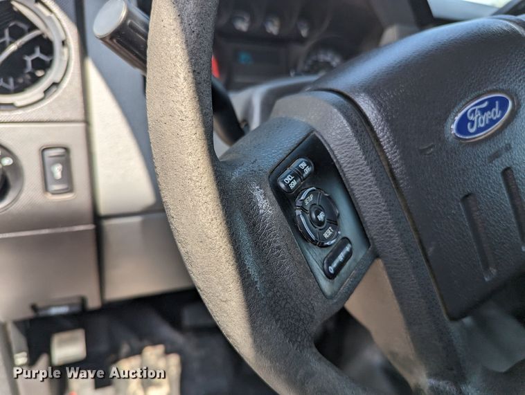 image for item MX9294 2015 Ford F350 Super Duty  Crew Cab pickup truck cab and chassis