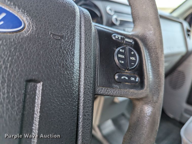 image for item MX9294 2015 Ford F350 Super Duty  Crew Cab pickup truck cab and chassis