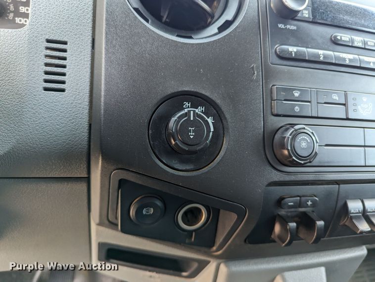 image for item MX9294 2015 Ford F350 Super Duty  Crew Cab pickup truck cab and chassis