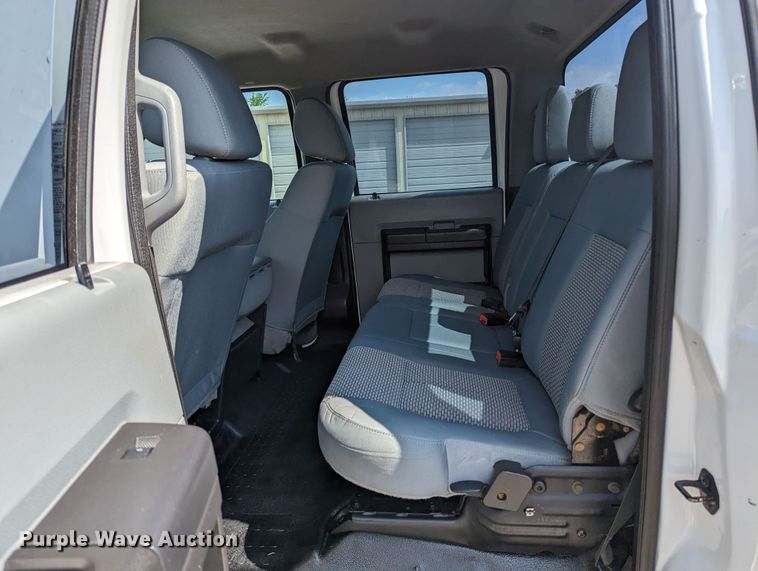 image for item MX9294 2015 Ford F350 Super Duty  Crew Cab pickup truck cab and chassis