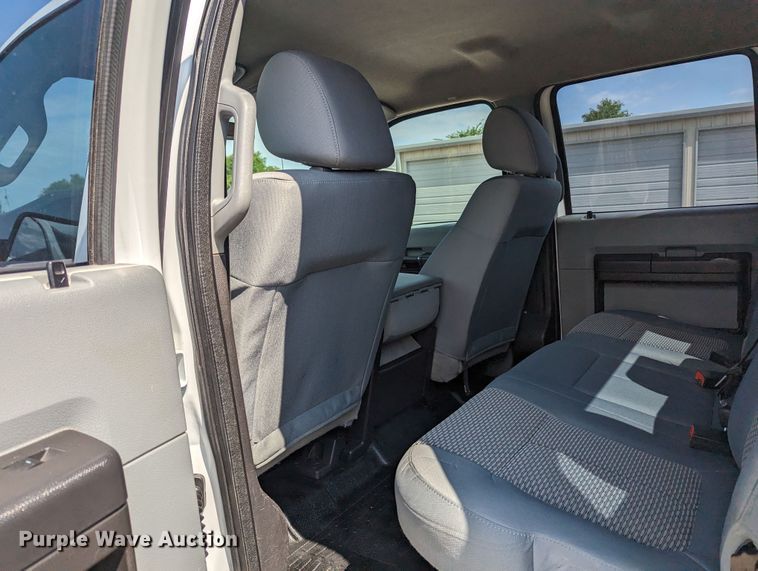 image for item MX9294 2015 Ford F350 Super Duty  Crew Cab pickup truck cab and chassis