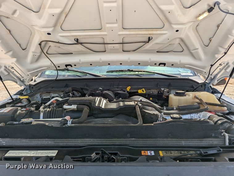 image for item MX9294 2015 Ford F350 Super Duty  Crew Cab pickup truck cab and chassis