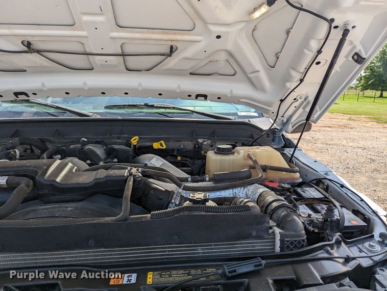 image for item MX9294 2015 Ford F350 Super Duty  Crew Cab pickup truck cab and chassis