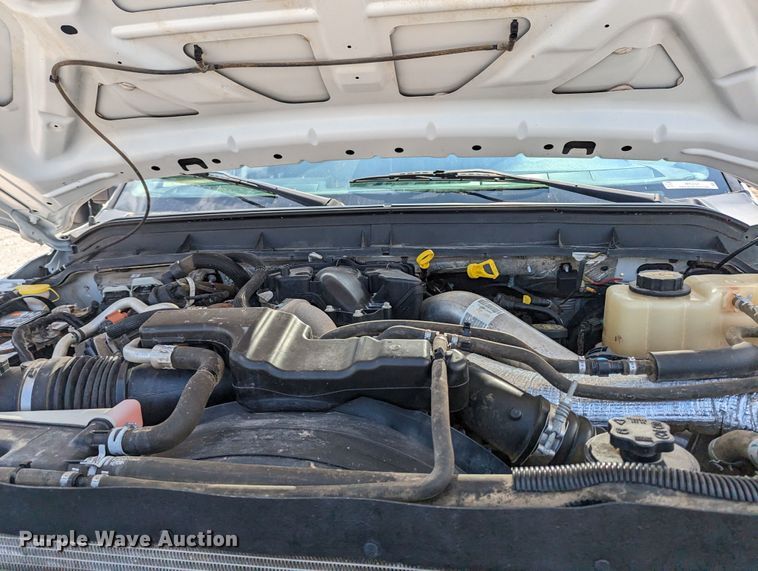 image for item MX9294 2015 Ford F350 Super Duty  Crew Cab pickup truck cab and chassis