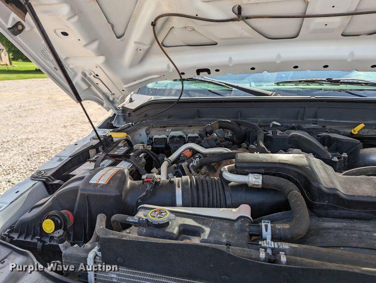 image for item MX9294 2015 Ford F350 Super Duty  Crew Cab pickup truck cab and chassis