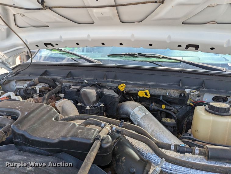 image for item MX9294 2015 Ford F350 Super Duty  Crew Cab pickup truck cab and chassis