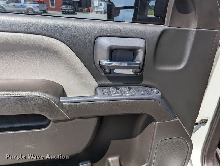 image for item MX9297 2015 Chevrolet 2500HD  Crew Cab pickup truck