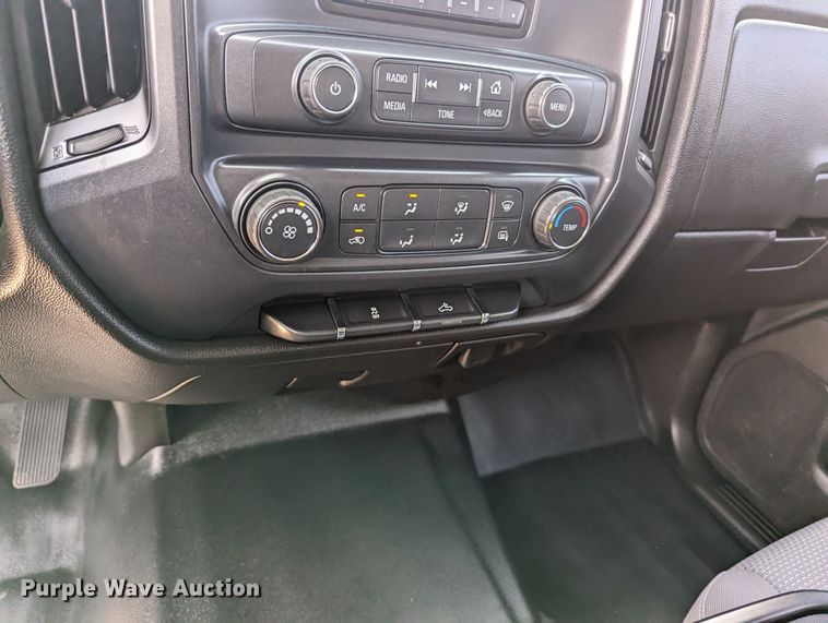 image for item MX9297 2015 Chevrolet 2500HD  Crew Cab pickup truck