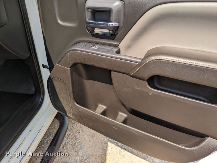 image for item MX9297 2015 Chevrolet 2500HD  Crew Cab pickup truck