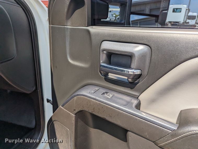 image for item MX9297 2015 Chevrolet 2500HD  Crew Cab pickup truck