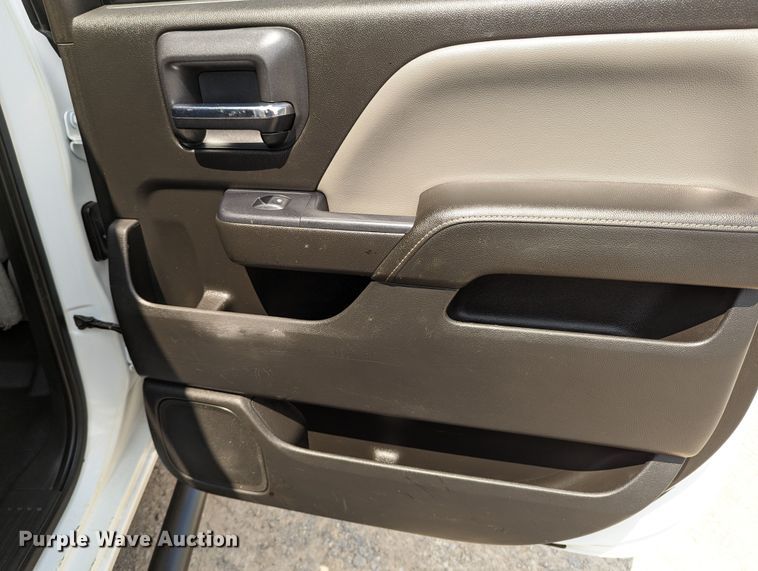 image for item MX9297 2015 Chevrolet 2500HD  Crew Cab pickup truck