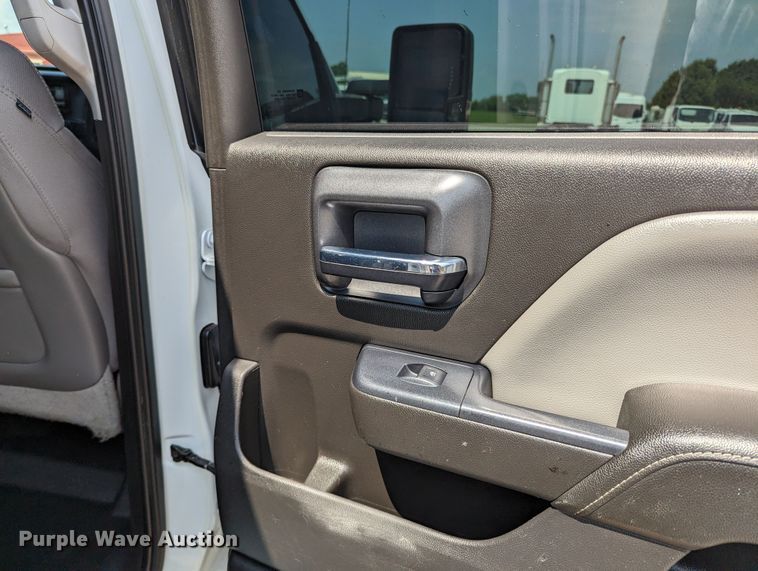 image for item MX9297 2015 Chevrolet 2500HD  Crew Cab pickup truck