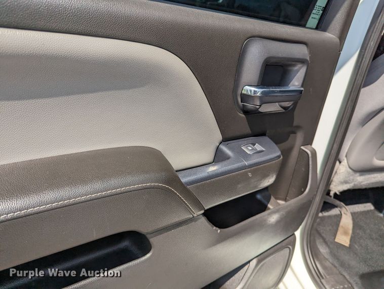 image for item MX9297 2015 Chevrolet 2500HD  Crew Cab pickup truck