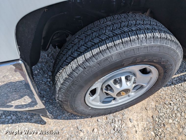 image for item MX9297 2015 Chevrolet 2500HD  Crew Cab pickup truck