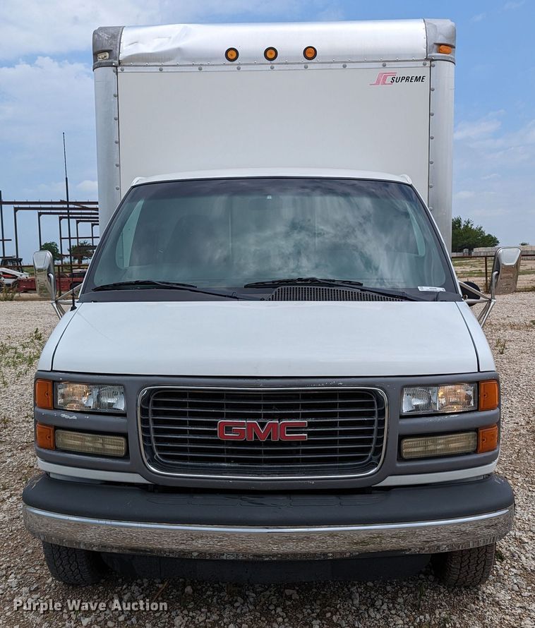 image for item MX9298 2002 GMC Savana  box truck