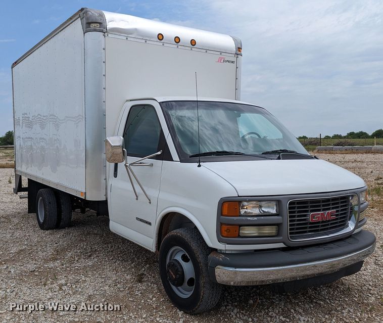 image for item MX9298 2002 GMC Savana  box truck