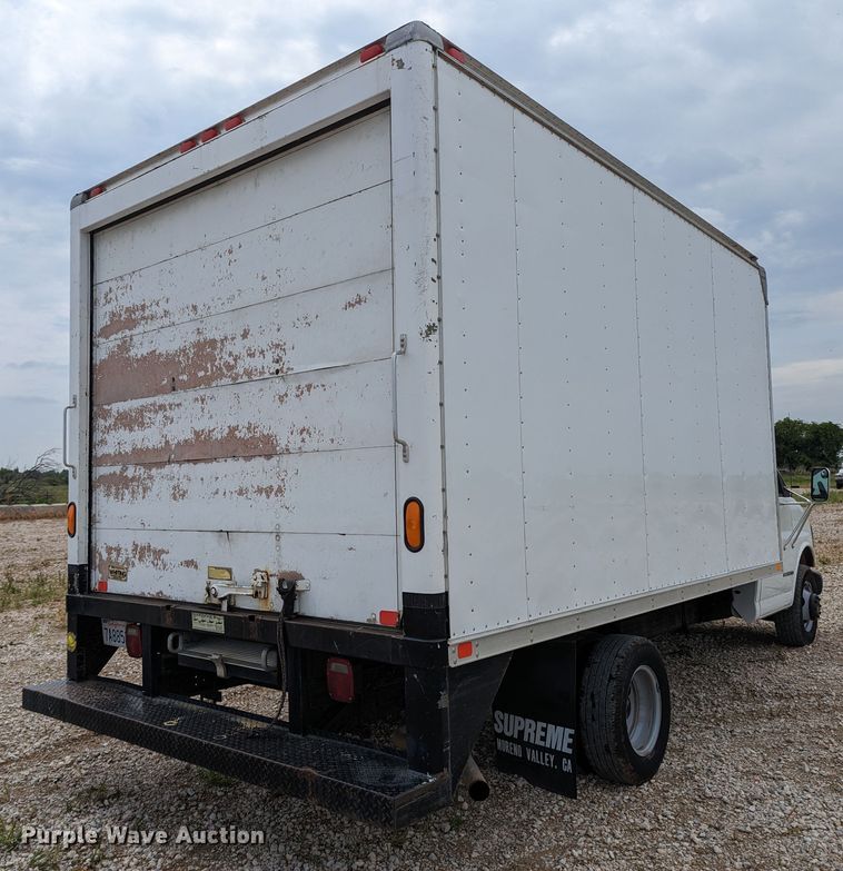 image for item MX9298 2002 GMC Savana  box truck