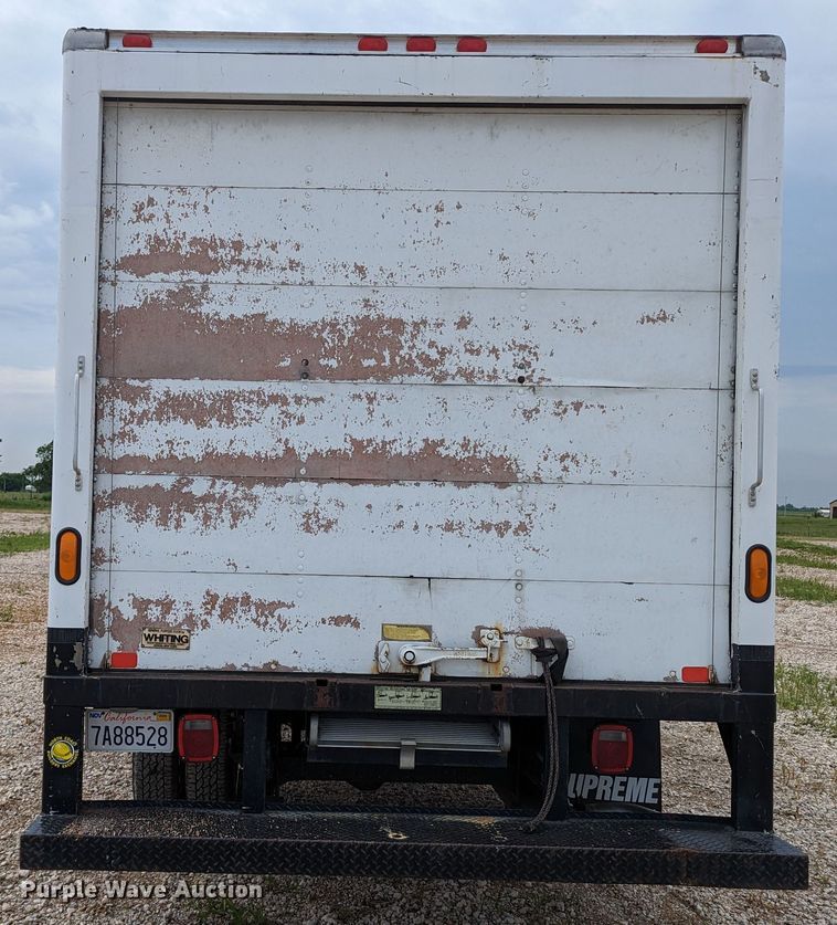 image for item MX9298 2002 GMC Savana  box truck