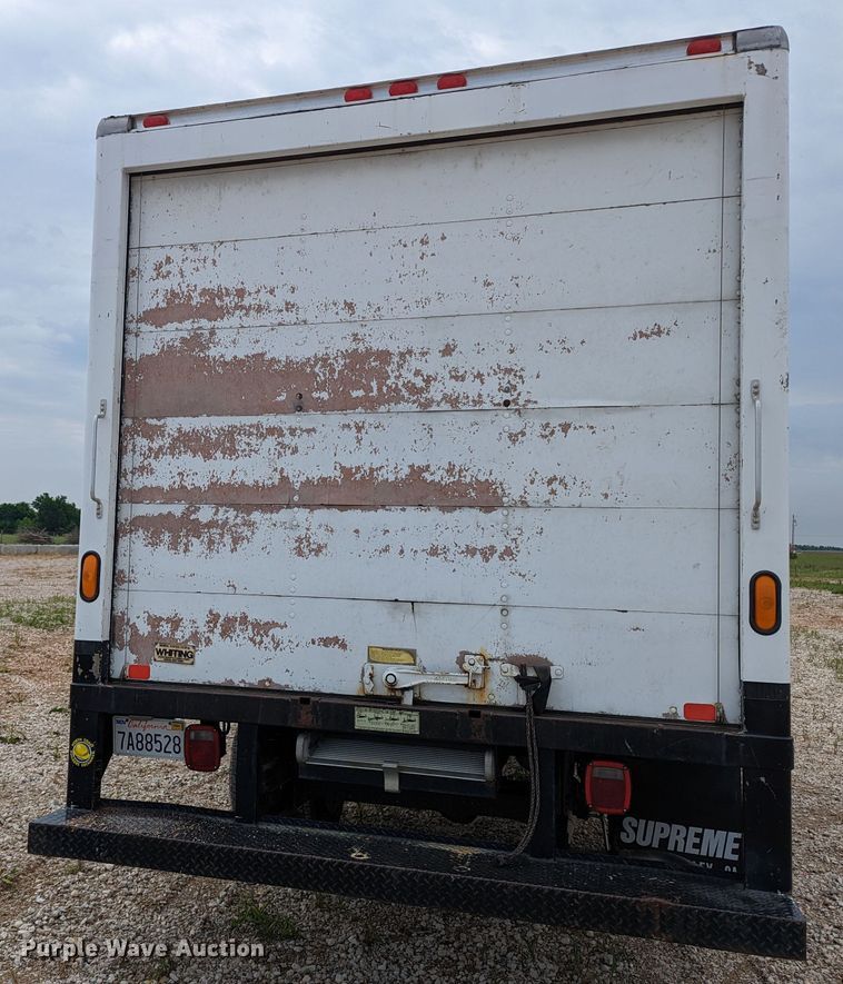 image for item MX9298 2002 GMC Savana  box truck