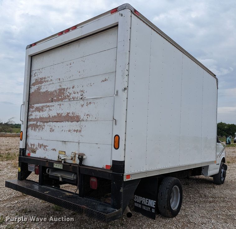 image for item MX9298 2002 GMC Savana  box truck