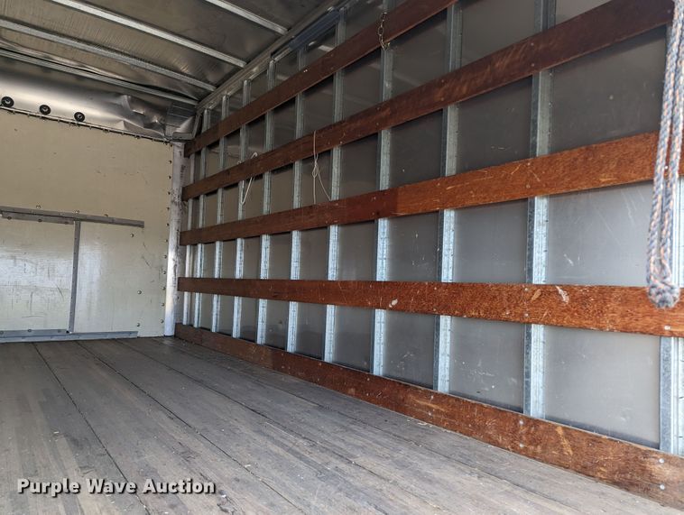 image for item MX9298 2002 GMC Savana  box truck