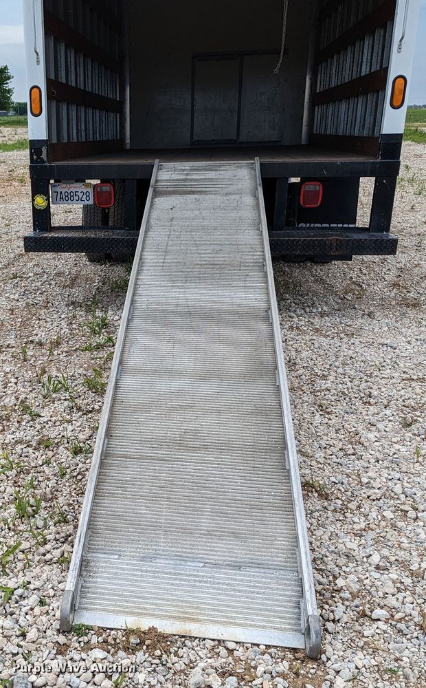 image for item MX9298 2002 GMC Savana  box truck