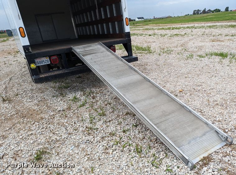 image for item MX9298 2002 GMC Savana  box truck