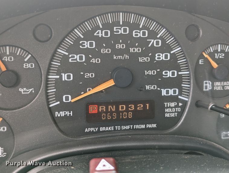 image for item MX9298 2002 GMC Savana  box truck