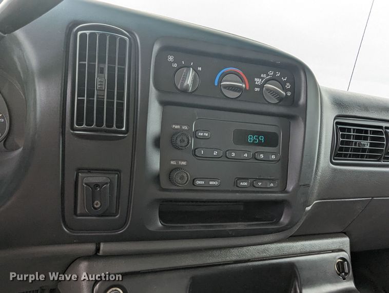 image for item MX9298 2002 GMC Savana  box truck