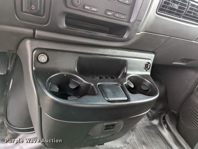 image for item MX9298 2002 GMC Savana  box truck