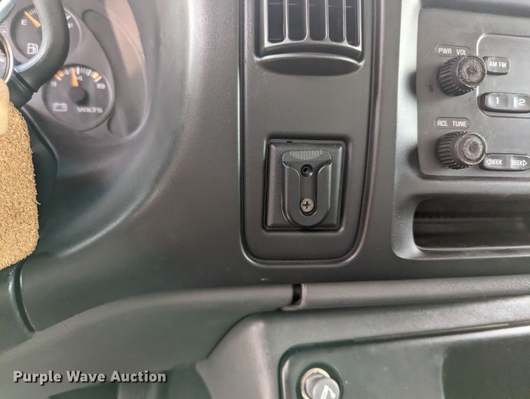 image for item MX9298 2002 GMC Savana  box truck