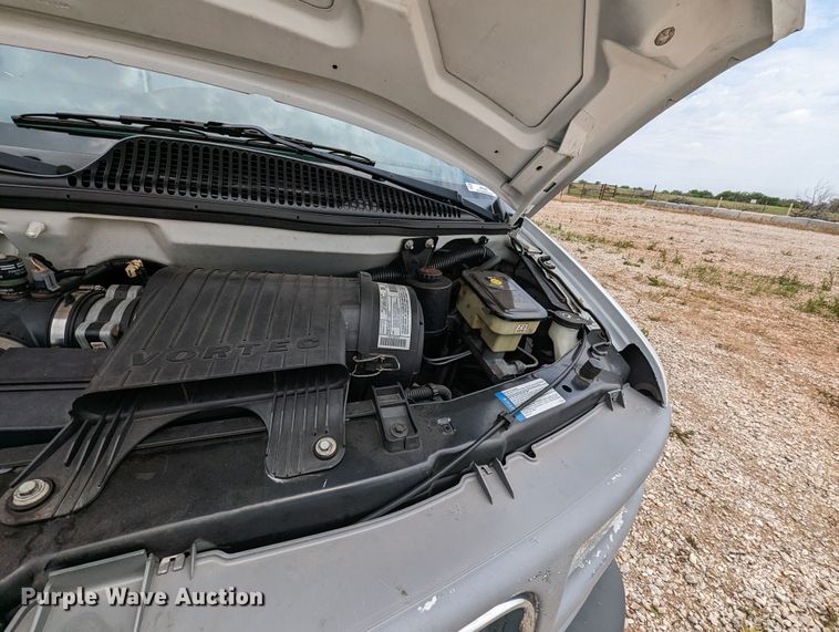 image for item MX9298 2002 GMC Savana  box truck