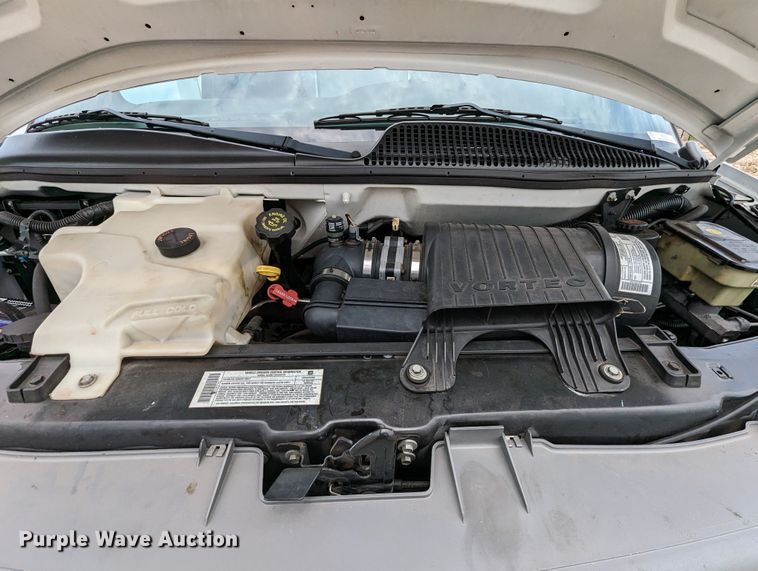 image for item MX9298 2002 GMC Savana  box truck