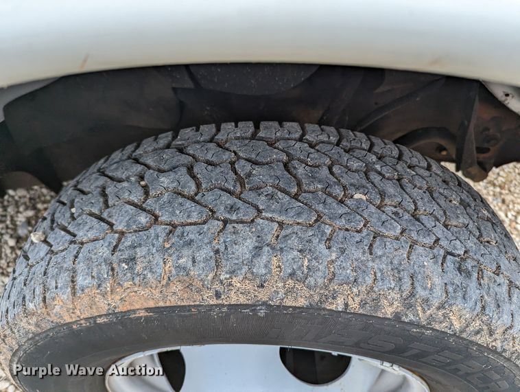 image for item MX9298 2002 GMC Savana  box truck