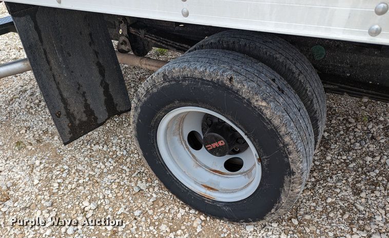 image for item MX9298 2002 GMC Savana  box truck