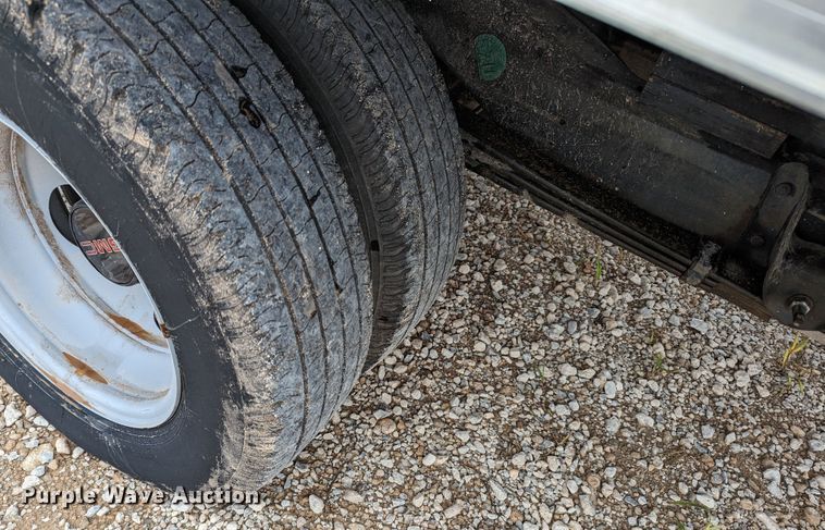 image for item MX9298 2002 GMC Savana  box truck