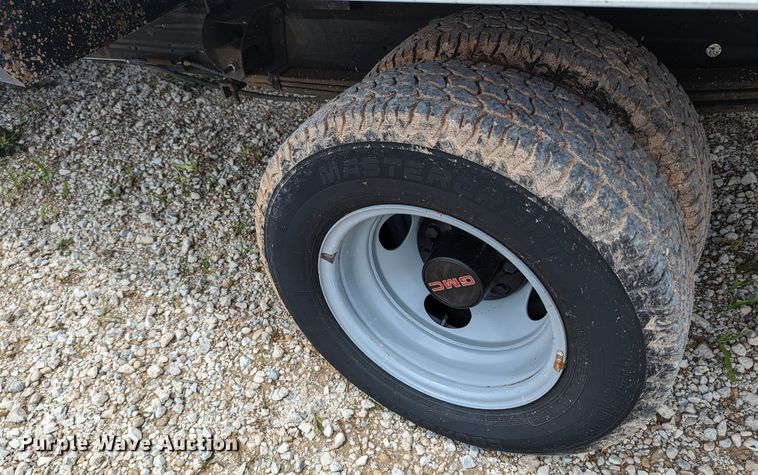 image for item MX9298 2002 GMC Savana  box truck