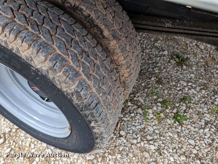 image for item MX9298 2002 GMC Savana  box truck